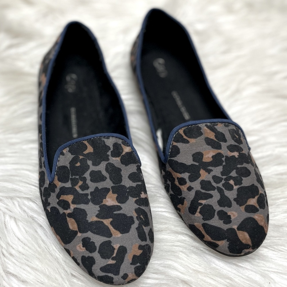 Gap Gray and Black Leopard Slip-On Flats with Blue Trim Sz 6 (37)